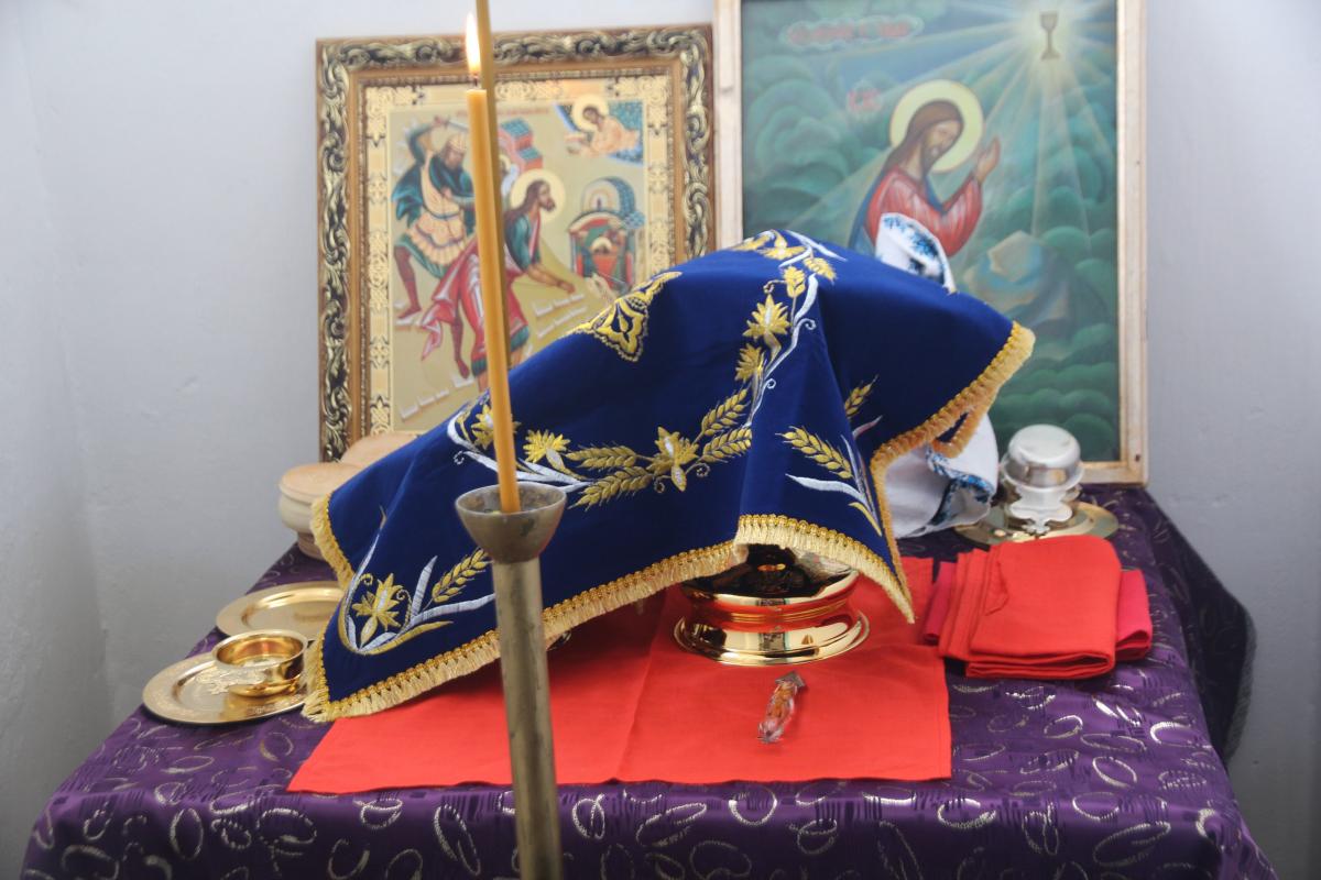 У селищі Вигнанка відбулась архієрейська літургія та сповідь духовенства Любарського благочиння.