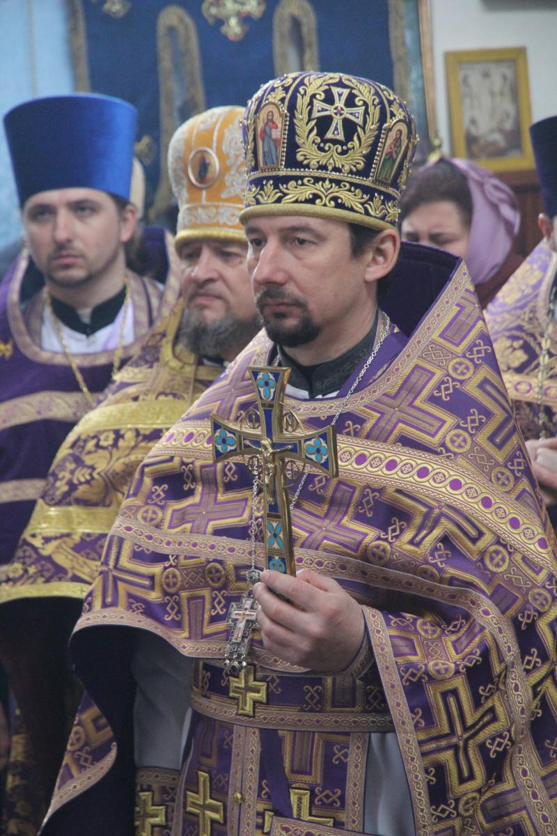 У селищі Вигнанка відбулась архієрейська літургія та сповідь духовенства Любарського благочиння.