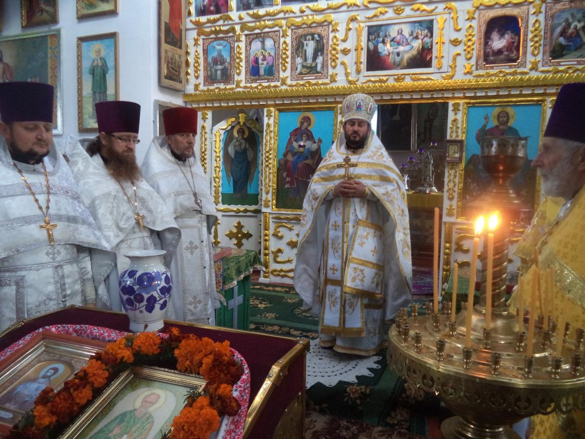 ВЕЛИЧАЄМ ТЕБЕ, СВЯТИЙ АПОСТОЛЕ І ЄВАНГЕЛІСТЕ ІОАНЕ БОГОСЛОВЕ.