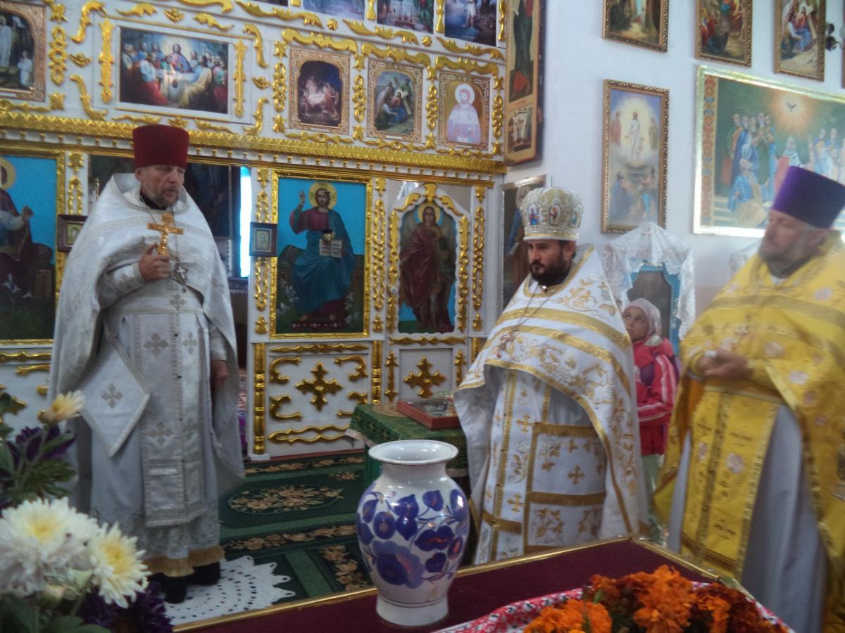 ВЕЛИЧАЄМ ТЕБЕ, СВЯТИЙ АПОСТОЛЕ І ЄВАНГЕЛІСТЕ ІОАНЕ БОГОСЛОВЕ.