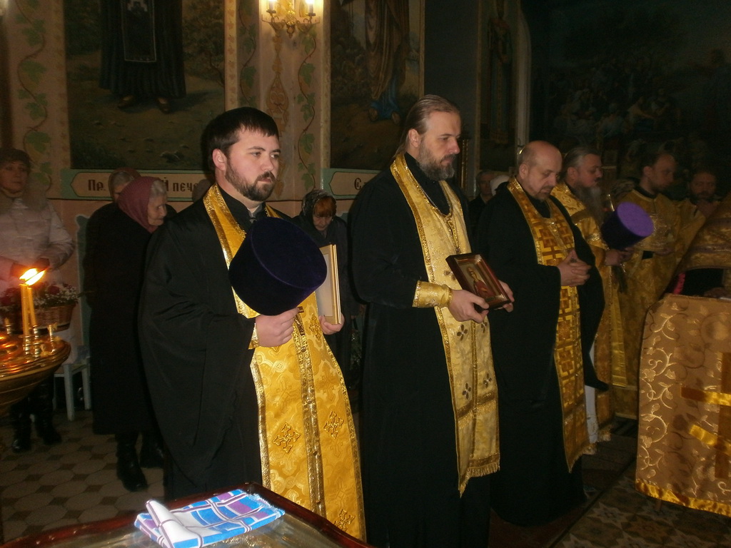 Сторічну парафіянку Свято-Миколаївського собору Катерину Андріївну Ходакову привітали з віковим ювілеєм!
