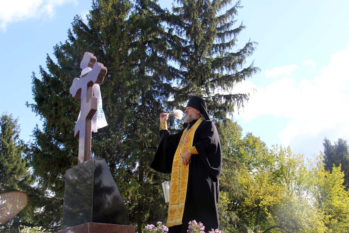 Божественна літургія в селі Лебединці.