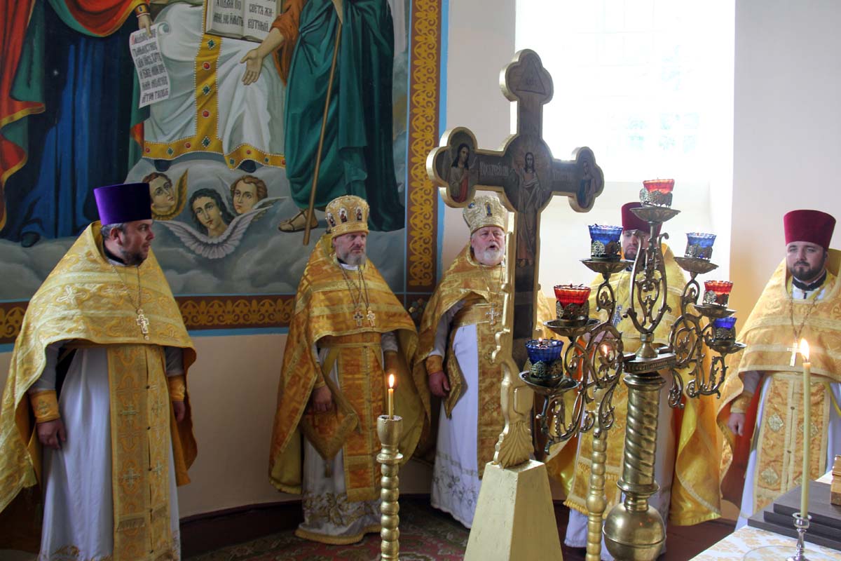 Божественна літургія в селі Лебединці.