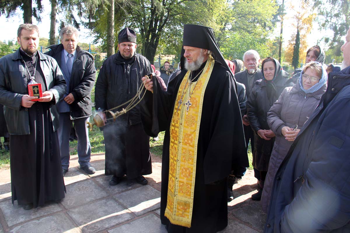 Божественна літургія в селі Лебединці.