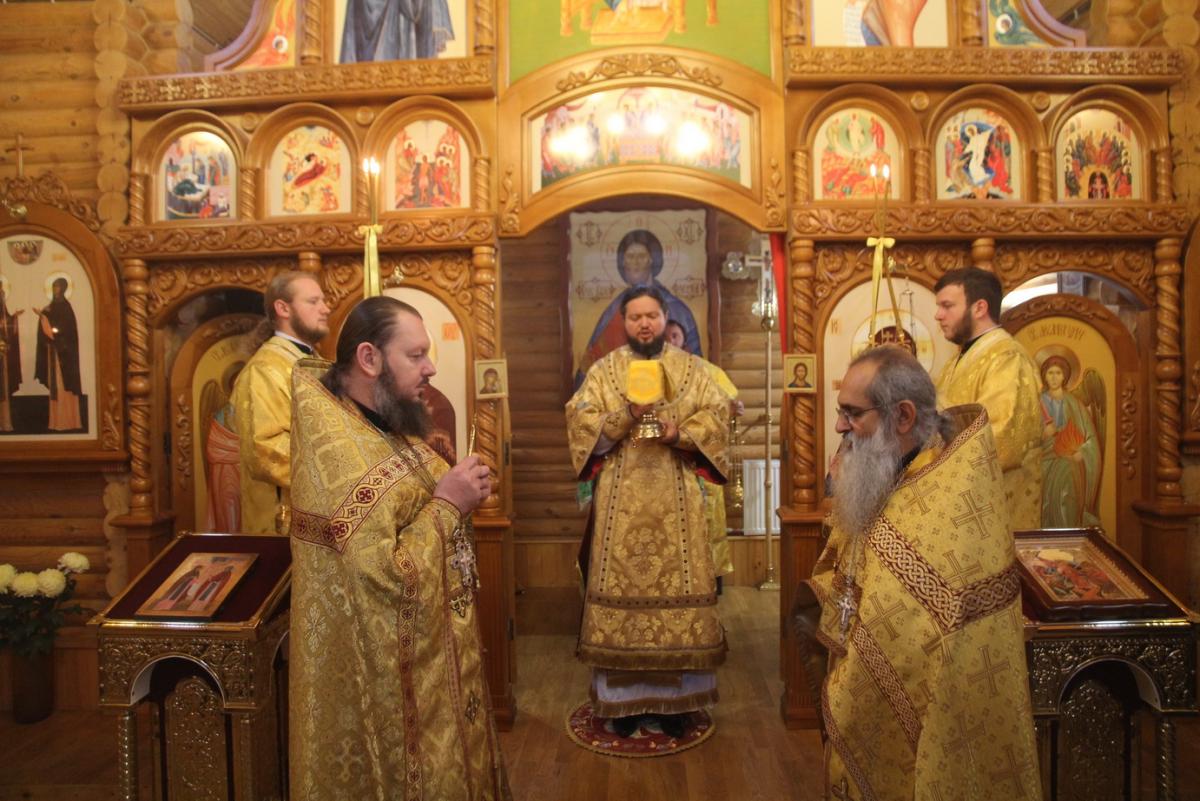Архієрейська молитва у храмі на честь св. Петра і Февронії.