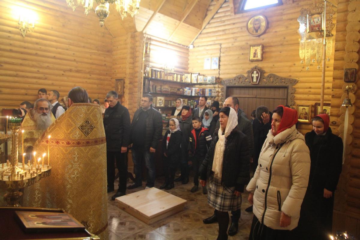 Архієрейська молитва у храмі на честь св. Петра і Февронії.