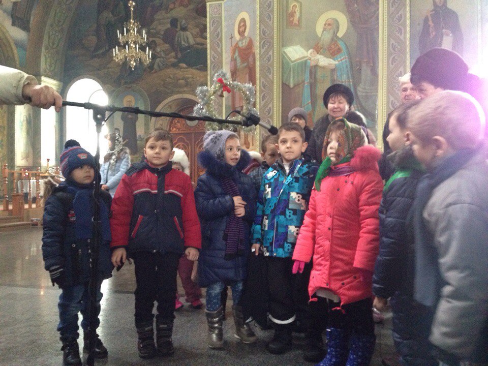 У Подільську церкву завітали малень колядники!