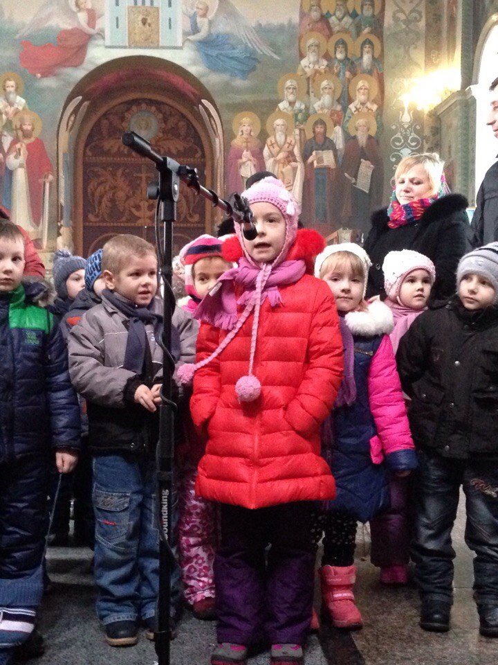 У Подільську церкву завітали малень колядники!