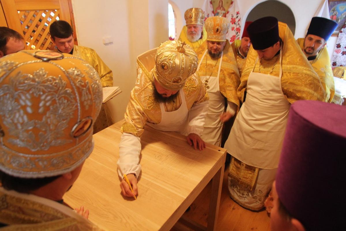 Архієрейський візит у Любарське благочиння: освячення храму у Малому Браталові!