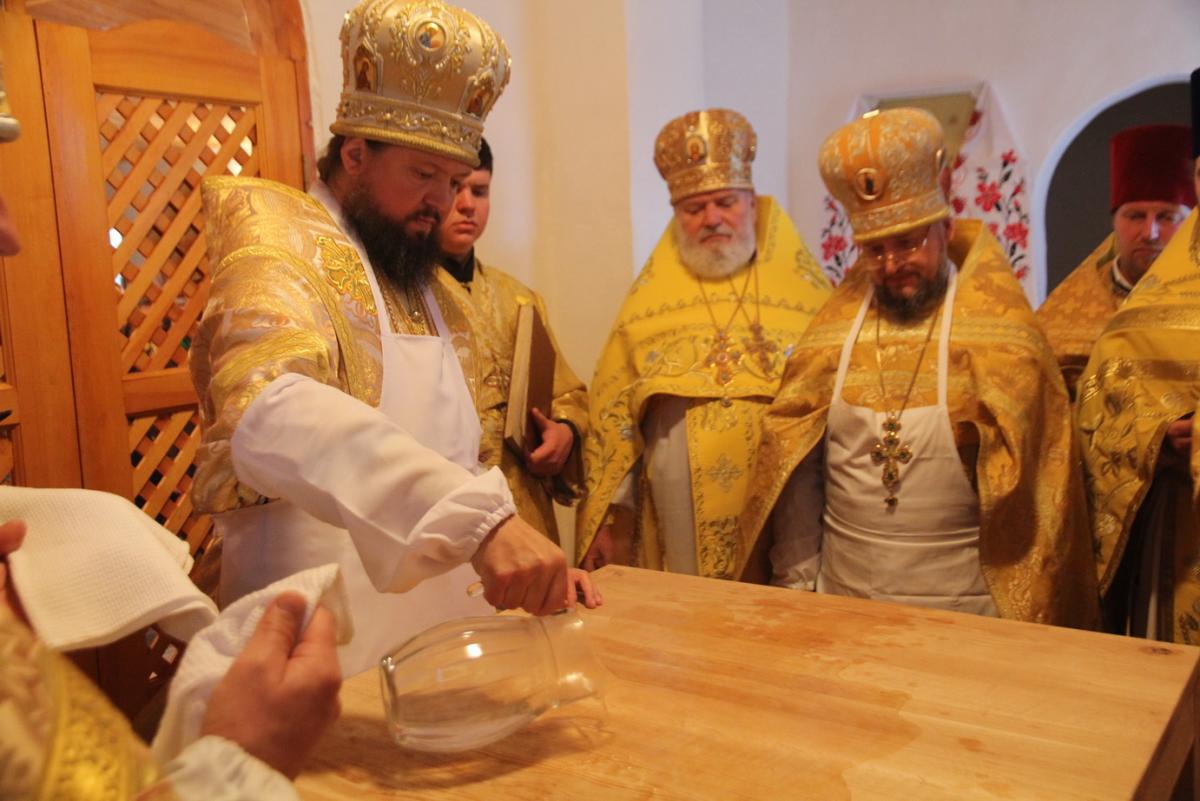 Архієрейський візит у Любарське благочиння: освячення храму у Малому Браталові!