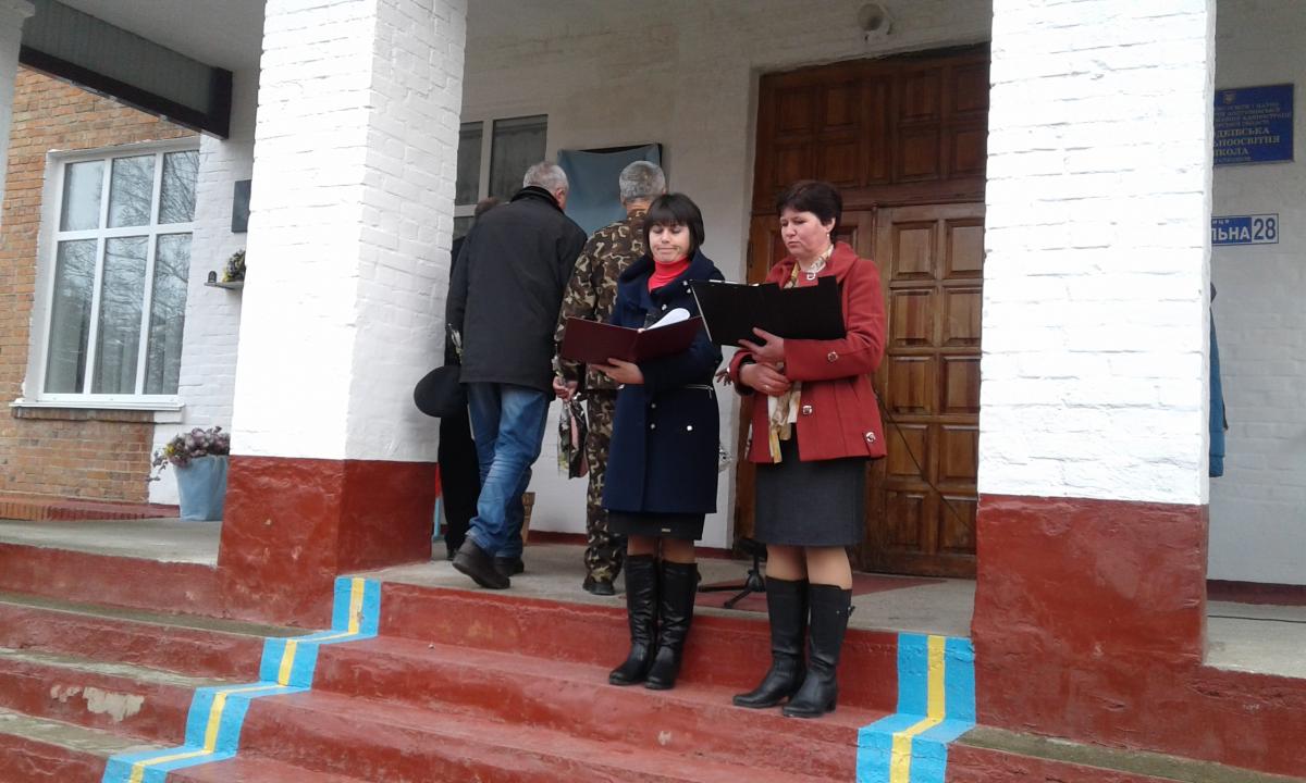 Хто загинув в боротьбі, вічно житиме в наших серцях!