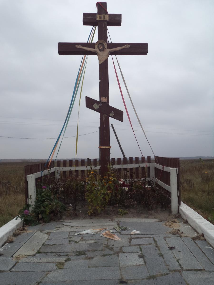 АКТ ВАНДАЛІЗМУ НА ТРАСІ КИЇВ-ЧОП: НЕВІДОМІ ПОГЛУМИЛИСЬ НАД РОЗП'ЯТТЯМ