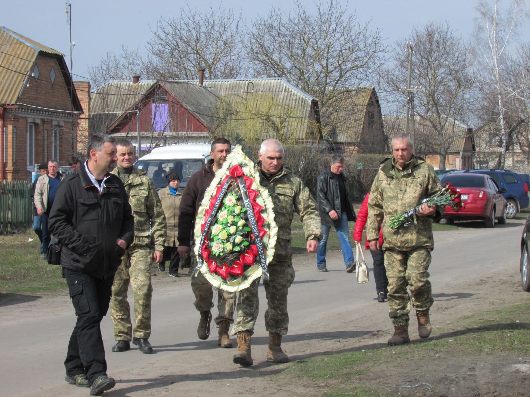 Бердичівщина попрощалася з військовослужбовцем Петром Козаруком, який загинув у зоні проведення АТО…