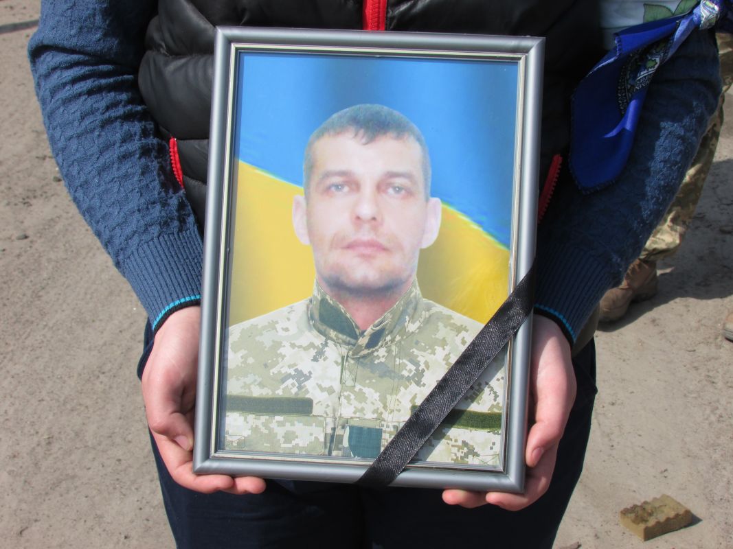 Бердичівщина попрощалася з військовослужбовцем Петром Козаруком, який загинув у зоні проведення АТО…