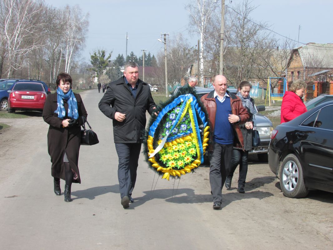 Бердичівщина попрощалася з військовослужбовцем Петром Козаруком, який загинув у зоні проведення АТО…