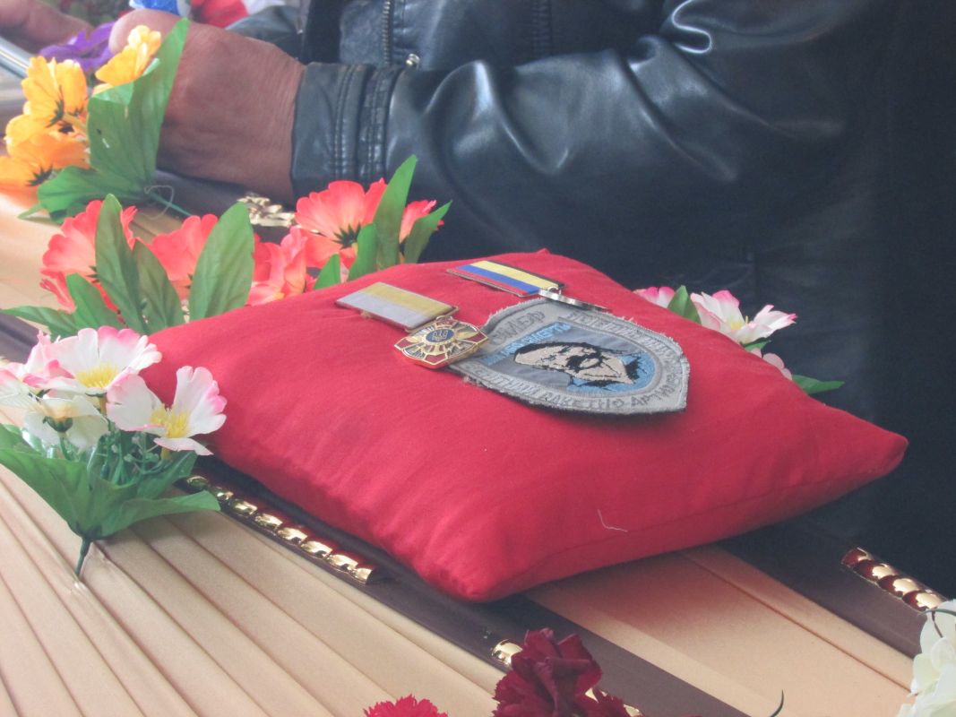 Бердичівщина попрощалася з військовослужбовцем Петром Козаруком, який загинув у зоні проведення АТО…