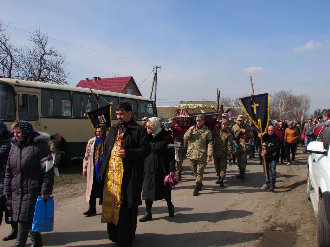 Бердичівщина попрощалася з військовослужбовцем Петром Козаруком, який загинув у зоні проведення АТО…