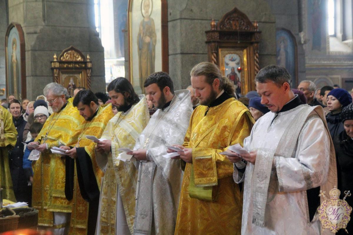 Воскресна літургія у Спасо-Преображенському кафедральному соборі: дияконська та священицька хіротонії!