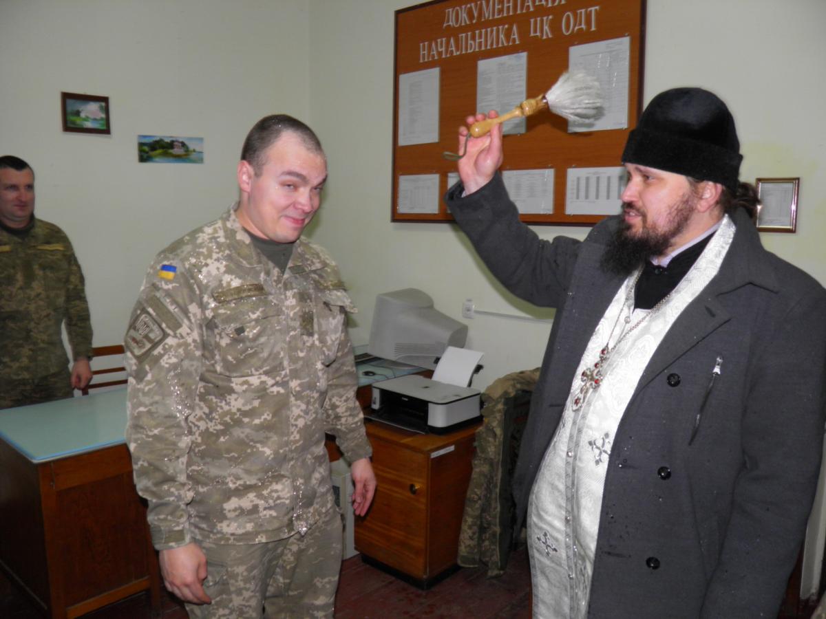 СВЯЩЕНИК ВІДВІДАВ ВІЙСЬКОВИХ НА СВЯТО БОГОЯВЛЕННЯ.