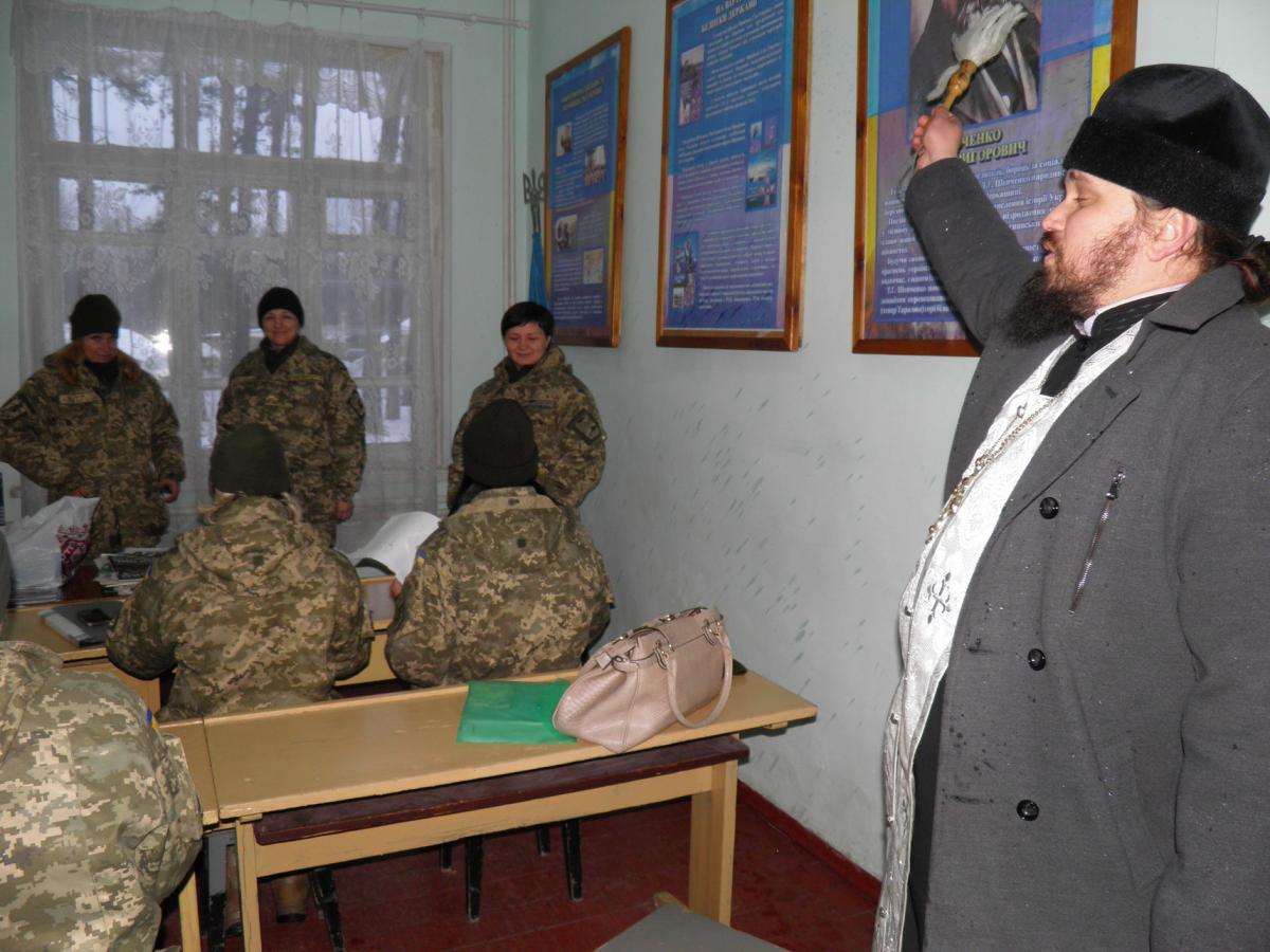 СВЯЩЕНИК ВІДВІДАВ ВІЙСЬКОВИХ НА СВЯТО БОГОЯВЛЕННЯ.