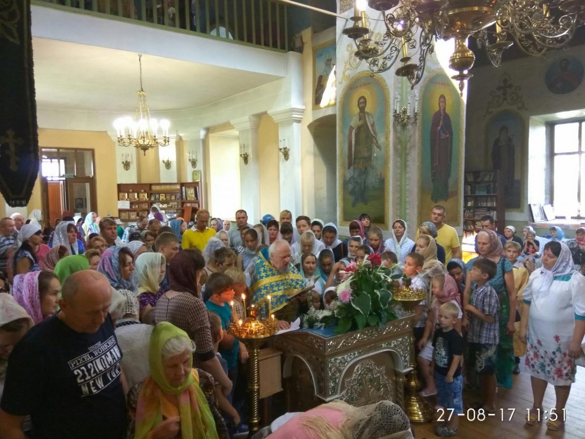 У храмах Бердичівського благочиння правлять молебні перед початком нового навчального року