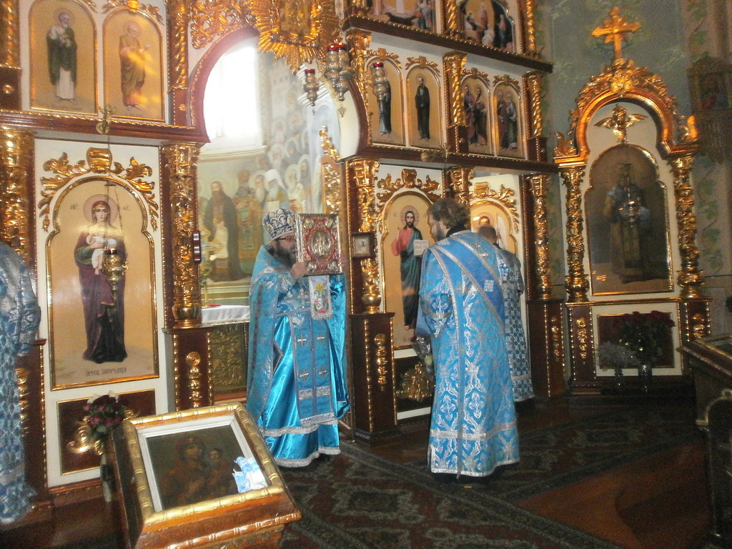 Різдвяний піст: загальна сповідь духовенства Бердичівського благочиння та соборна Божественна Літургія