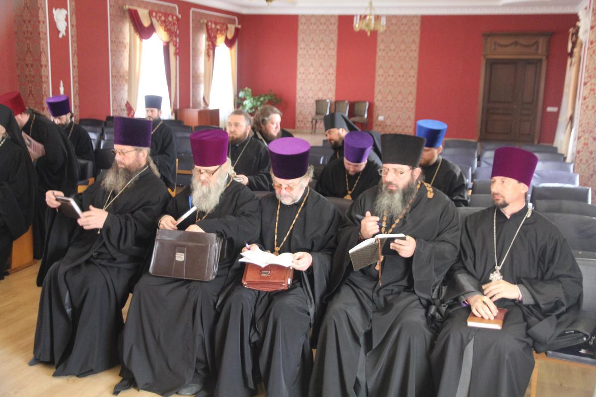 У приміщенні Житомирського єпархіального управління відбулись збори благочинних
