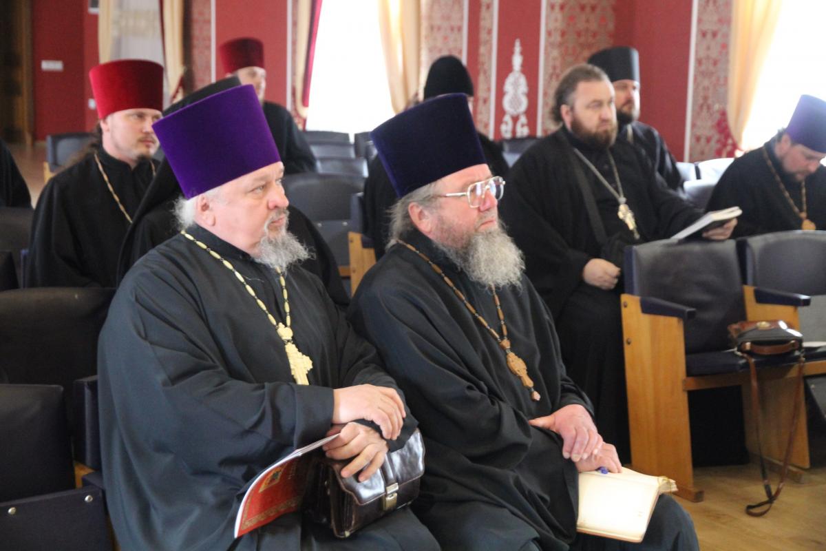 У приміщенні Житомирського єпархіального управління відбулись збори благочинних