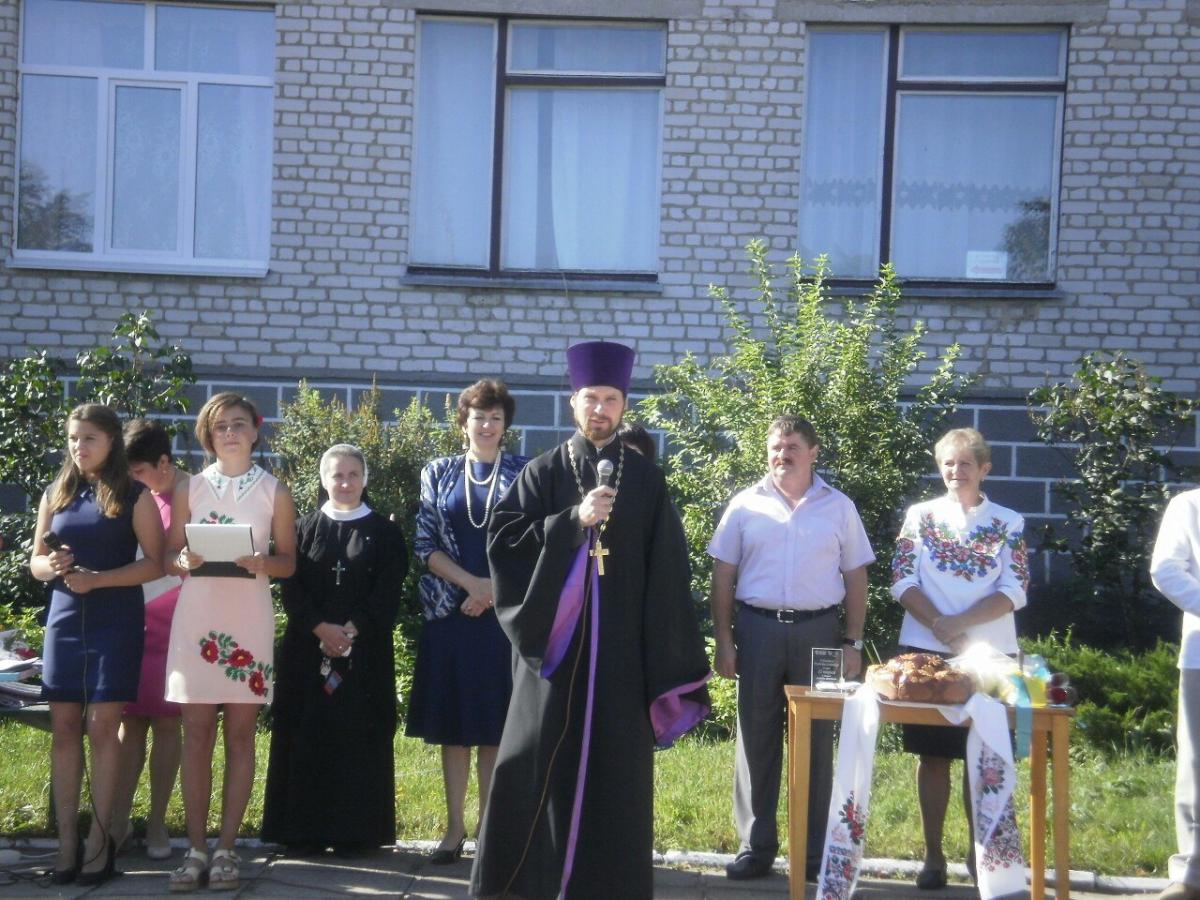 Священики Бердичівського благочиння благословили школярів на навчання (фоторепортаж)