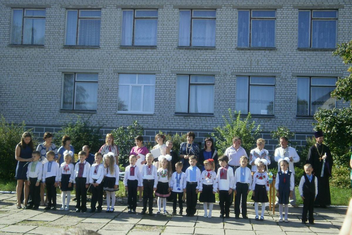 Священики Бердичівського благочиння благословили школярів на навчання (фоторепортаж)