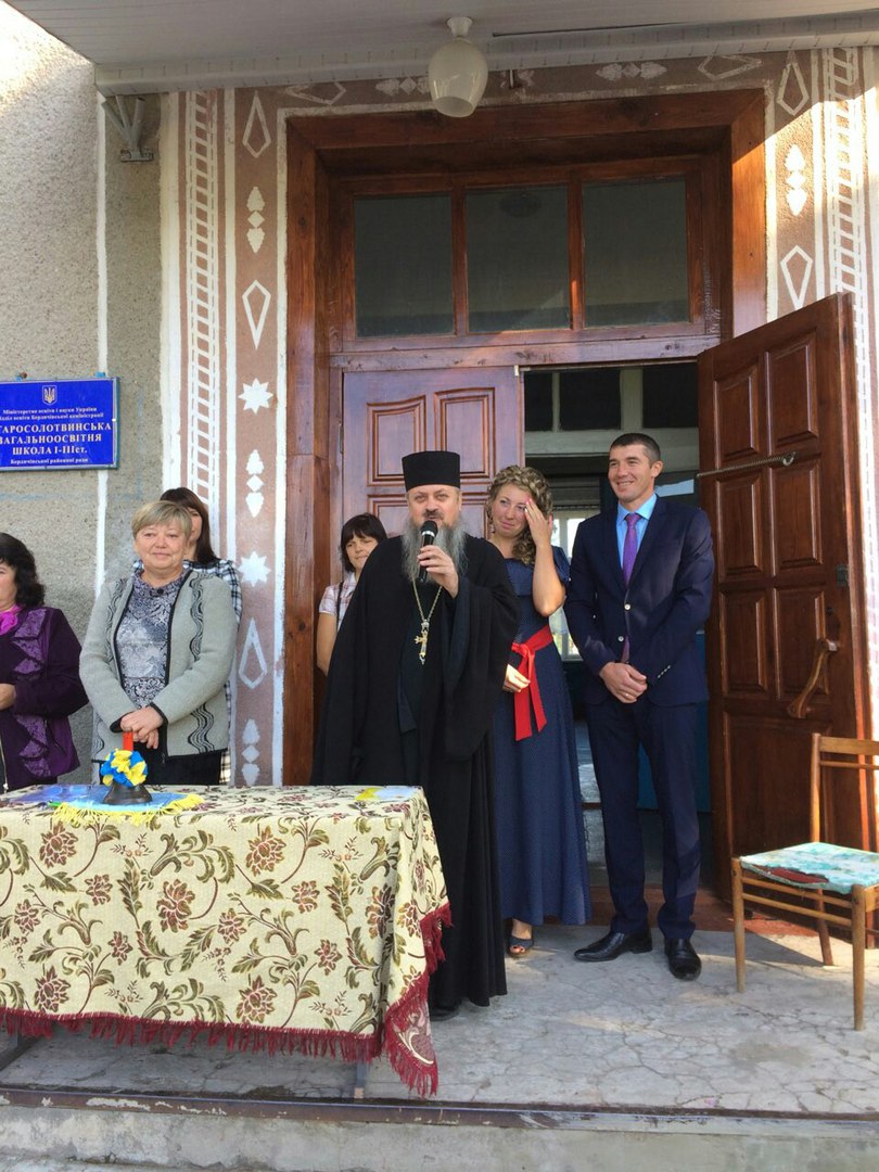 Священики Бердичівського благочиння благословили школярів на навчання (фоторепортаж)