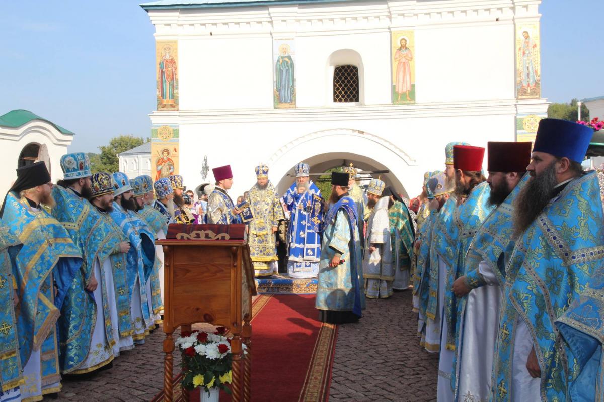 Митрополит Никодим взяв участь у святкові літургії з нагоди 20-річчя відродження Мовчанської обителі в Путивлі!