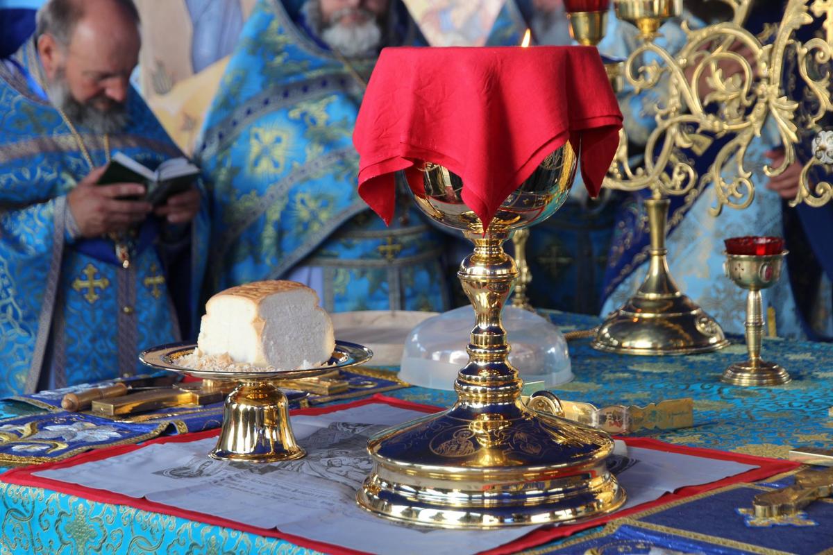 Митрополит Никодим взяв участь у святкові літургії з нагоди 20-річчя відродження Мовчанської обителі в Путивлі!