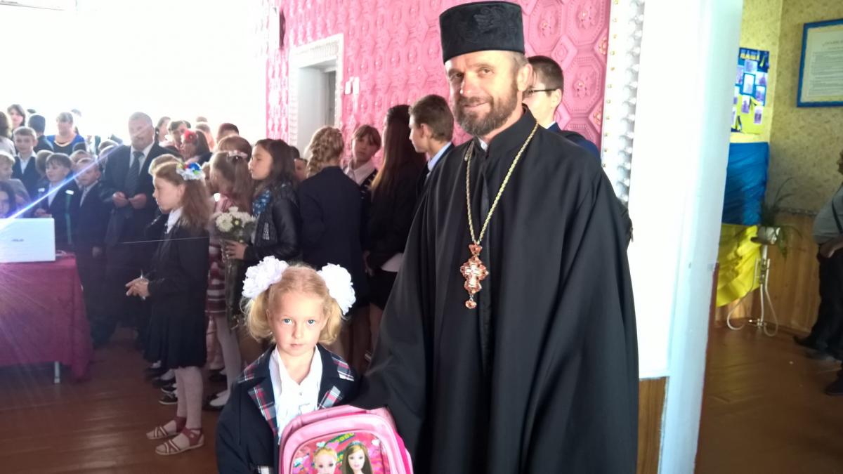 ДУХОВЕНСТВО ПУЛИНСЬКОГО БЛАГОЧИННЯ ПРИЙНЯЛО УЧАСТЬ У БЛАГОДІЙНІЙ АКЦІЇ «РЮКЗАЧОК МИЛОСЕРДЯ»