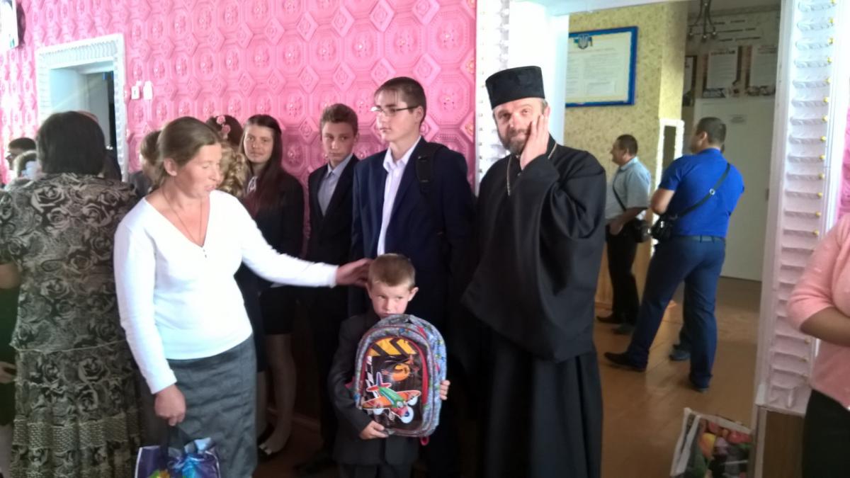 ДУХОВЕНСТВО ПУЛИНСЬКОГО БЛАГОЧИННЯ ПРИЙНЯЛО УЧАСТЬ У БЛАГОДІЙНІЙ АКЦІЇ «РЮКЗАЧОК МИЛОСЕРДЯ»
