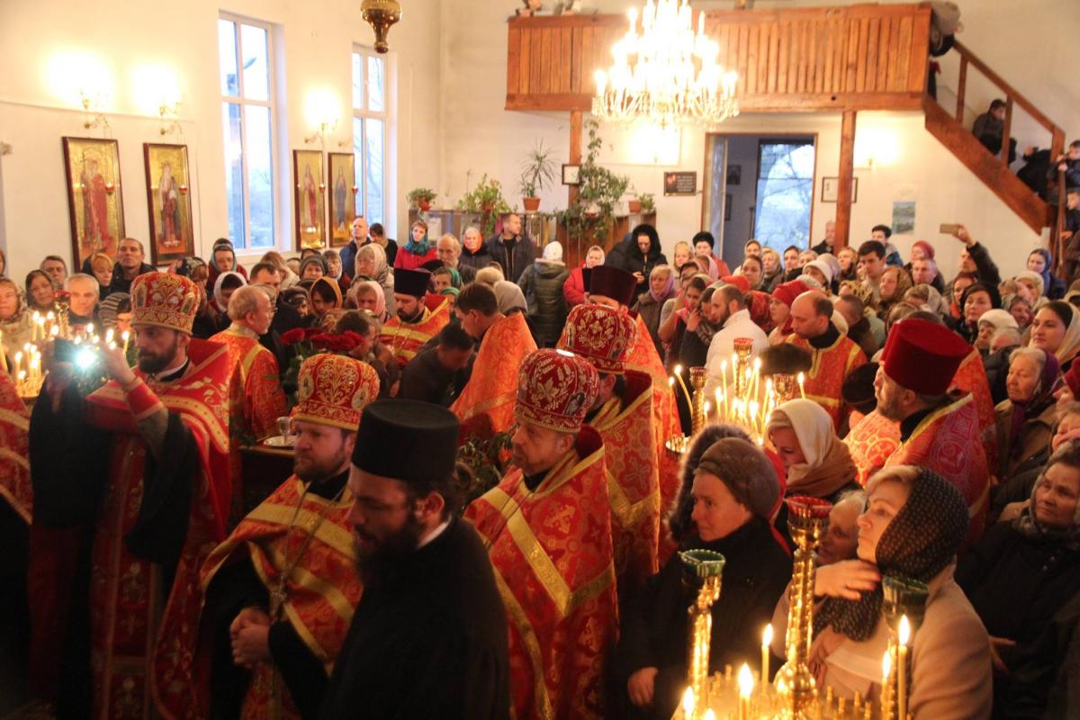 Мощі великомученика Димитрія Солунського зустріли у Житомирській єпархії!
