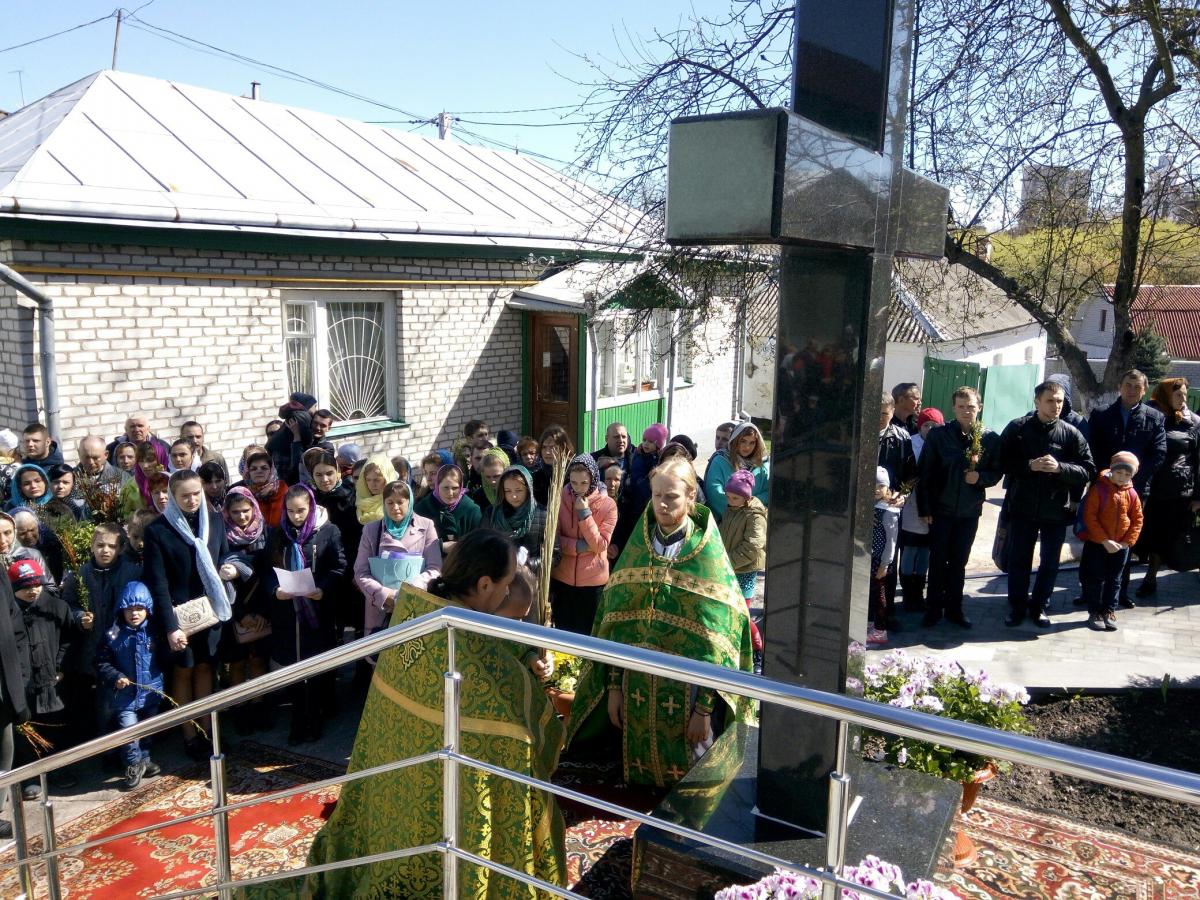 На Вербну Неділю духовенство та прихожани Свято-Успенського архієрейського собору м. Житомира молились разом за мир в Україні