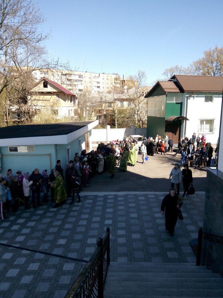 На Вербну Неділю духовенство та прихожани Свято-Успенського архієрейського собору м. Житомира молились разом за мир в Україні