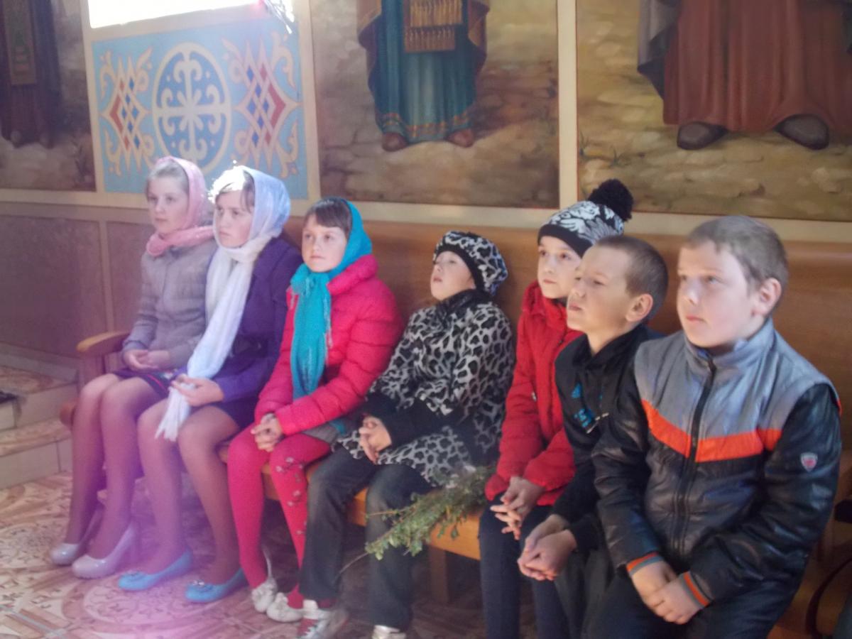 За мир в Україні молились прихожани і дітки Свято-Володимирського храму с. Слобода Романівська