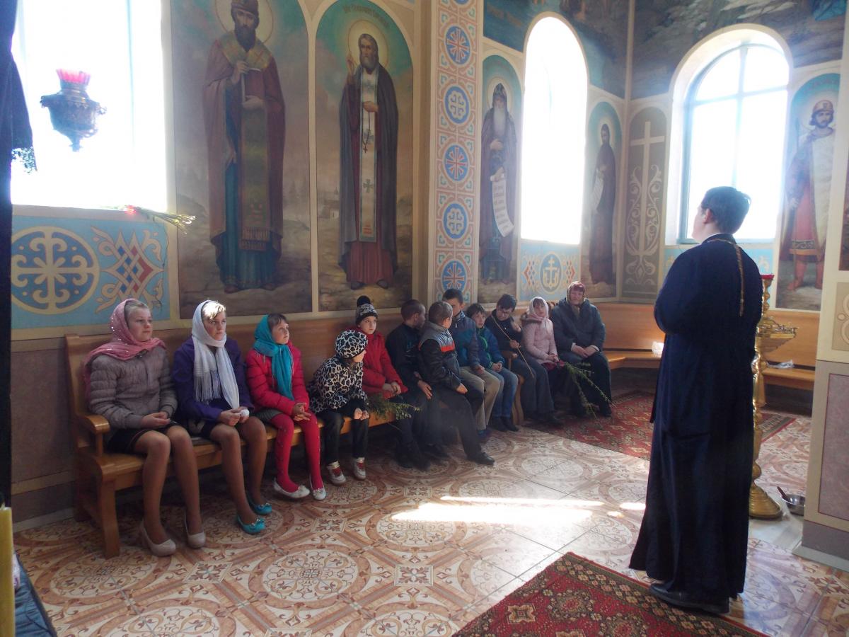 За мир в Україні молились прихожани і дітки Свято-Володимирського храму с. Слобода Романівська