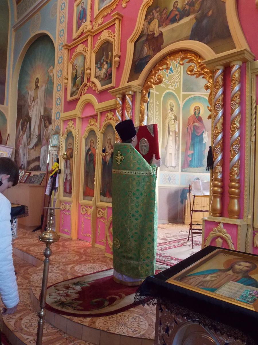 За мир в Україні молились прихожани і дітки Свято-Володимирського храму с. Слобода Романівська