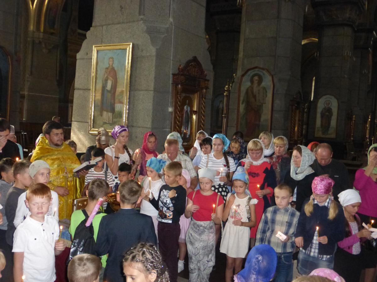 Звершено молебень перед початком навчання учнів воскресної школи.
