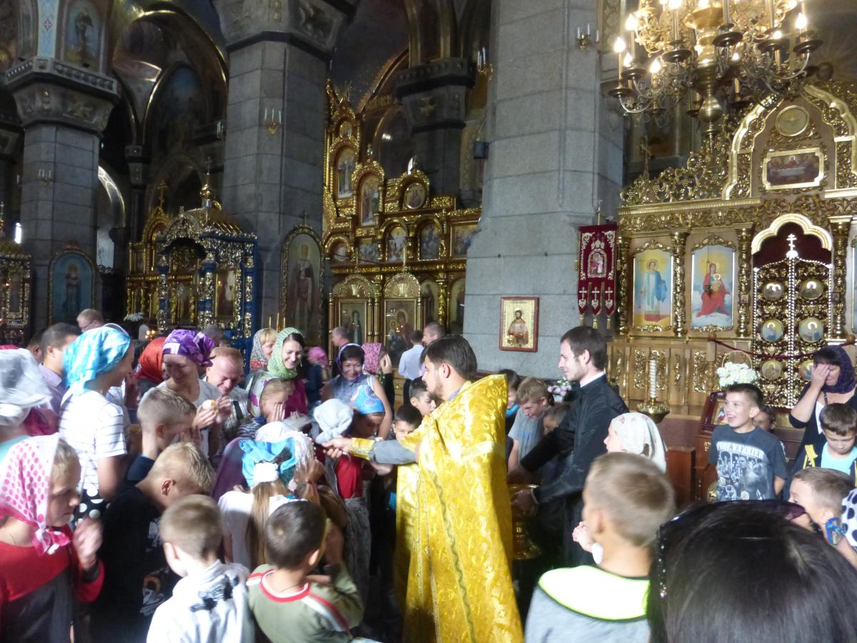 Звершено молебень перед початком навчання учнів воскресної школи.