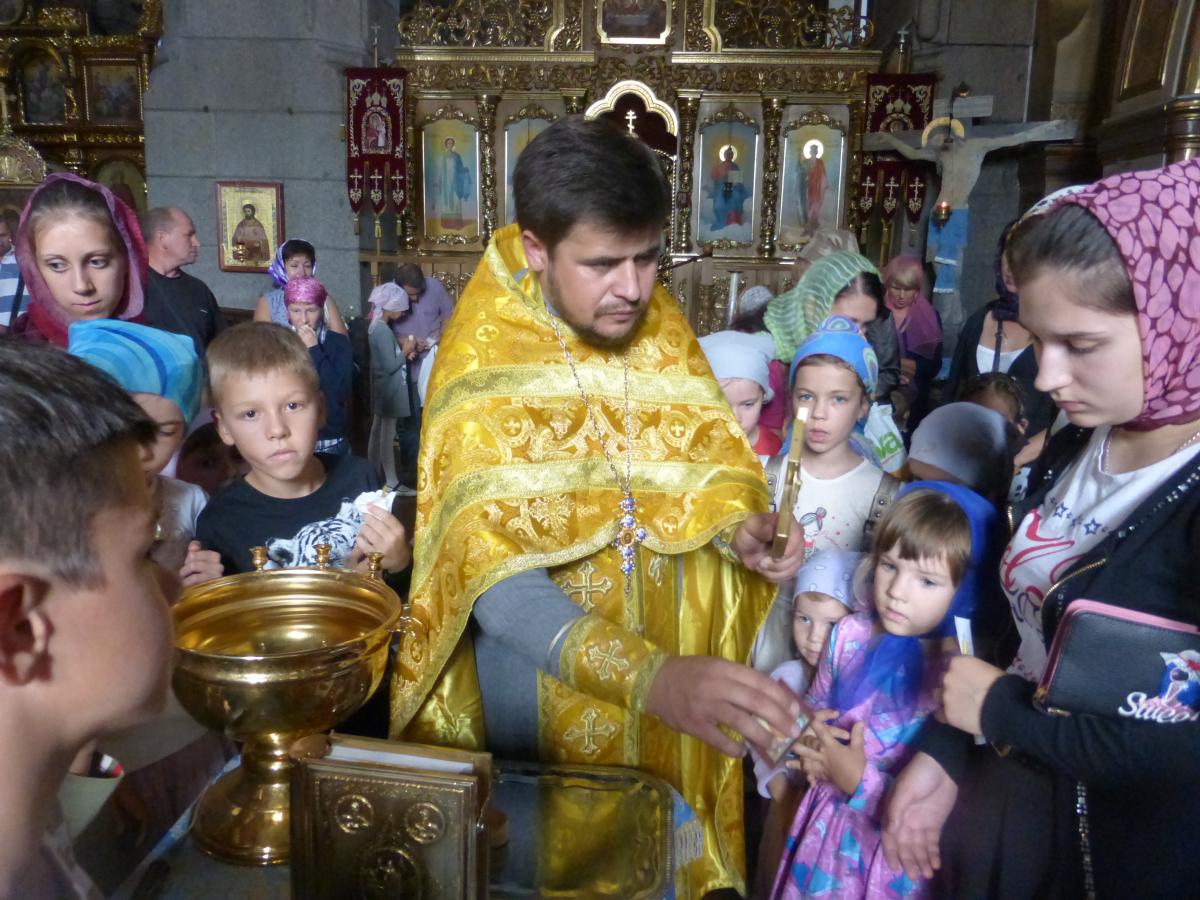 Звершено молебень перед початком навчання учнів воскресної школи.