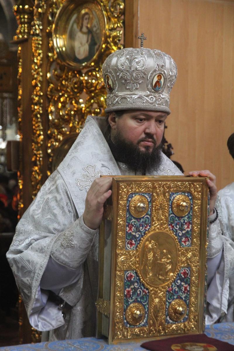 Богослужіння архієрейським чином у передпостову поминальну суботу.