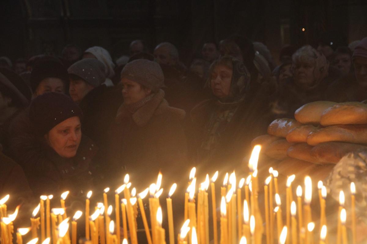 Богослужіння архієрейським чином у передпостову поминальну суботу.