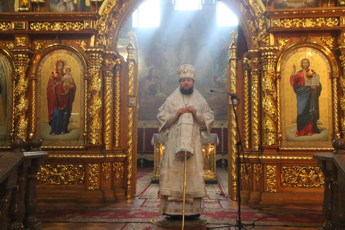 Богослужіння архієрейським чином у передпостову поминальну суботу.