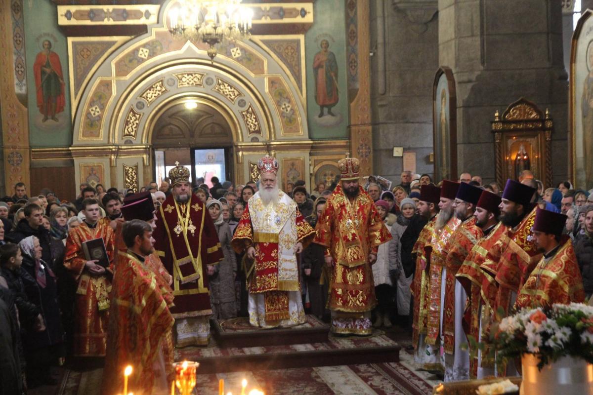 Три митрополити звершили Божествеургію у кафедральному соборі м. Житомира в день шанування святого великомученика Димитрія Солунського!