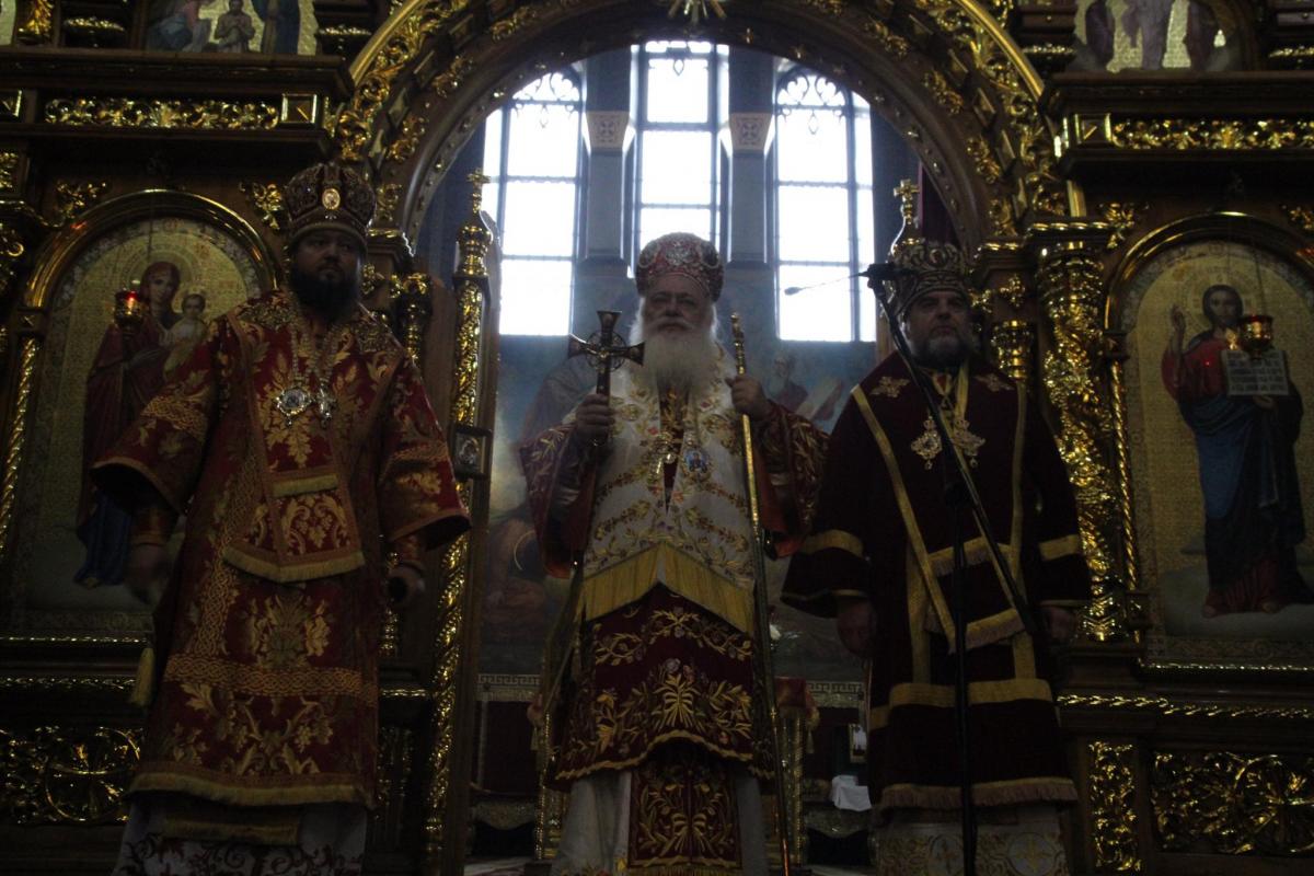 Три митрополити звершили Божествеургію у кафедральному соборі м. Житомира в день шанування святого великомученика Димитрія Солунського!