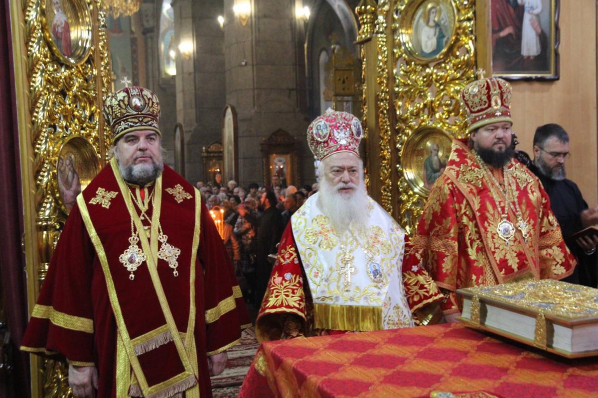 Три митрополити звершили Божествеургію у кафедральному соборі м. Житомира в день шанування святого великомученика Димитрія Солунського!
